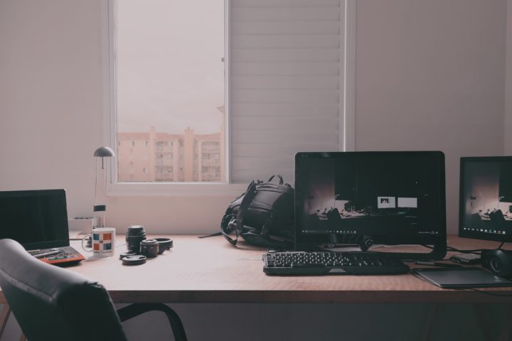 computer set on table